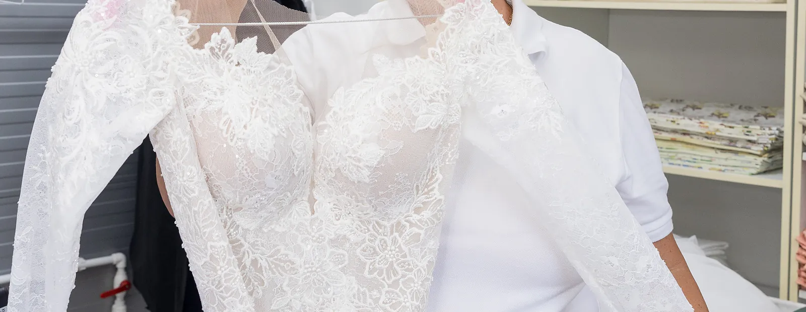 Rochie de mireasă, la finisare în atelier